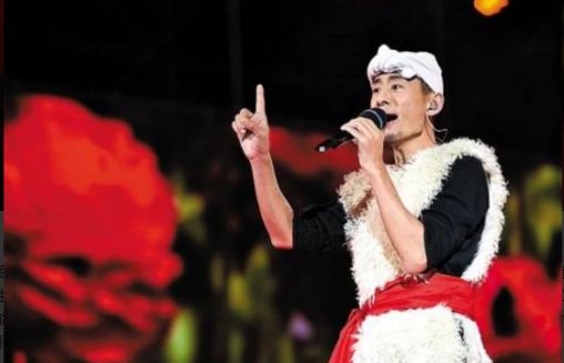 草根|“民歌王”阿宝为什么被封杀?你看他都做过什么,一点都不冤!