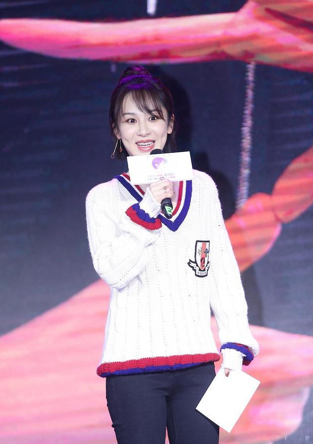 杨紫|“小猴紫”杨紫不出门?墙角堆垃圾和狗共存?