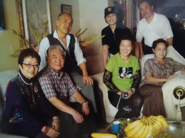 谢莉斯|歌唱家谢莉斯病逝,好友晒她与丈夫合影悼念,透露死因与新冠有关