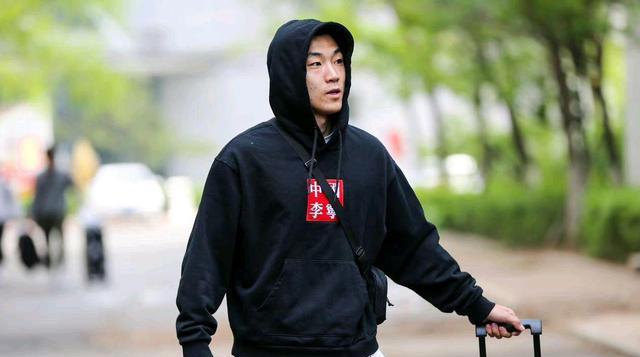 辽宁男篮|辽篮3消息！郭少抵达广州看老叔李总谈首笔签约继伟首席伴郎敲定