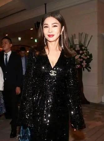 陈美凤|“亿万富婆”陈美凤：66岁身边仍追求者不断，现男友比她小30岁