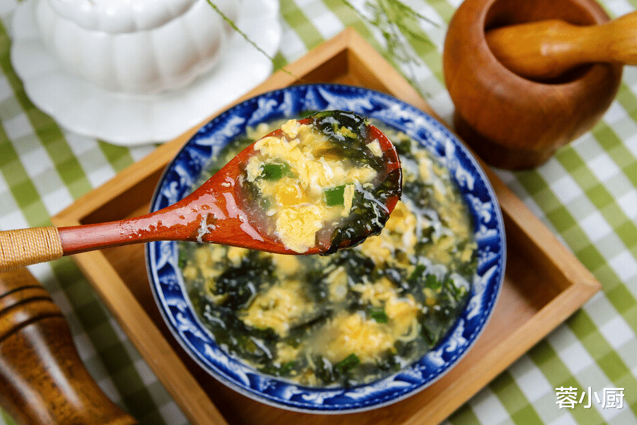 爱美的女人,建议多吃“4红3黑2绿”,含铁量高,春季常吃气色好