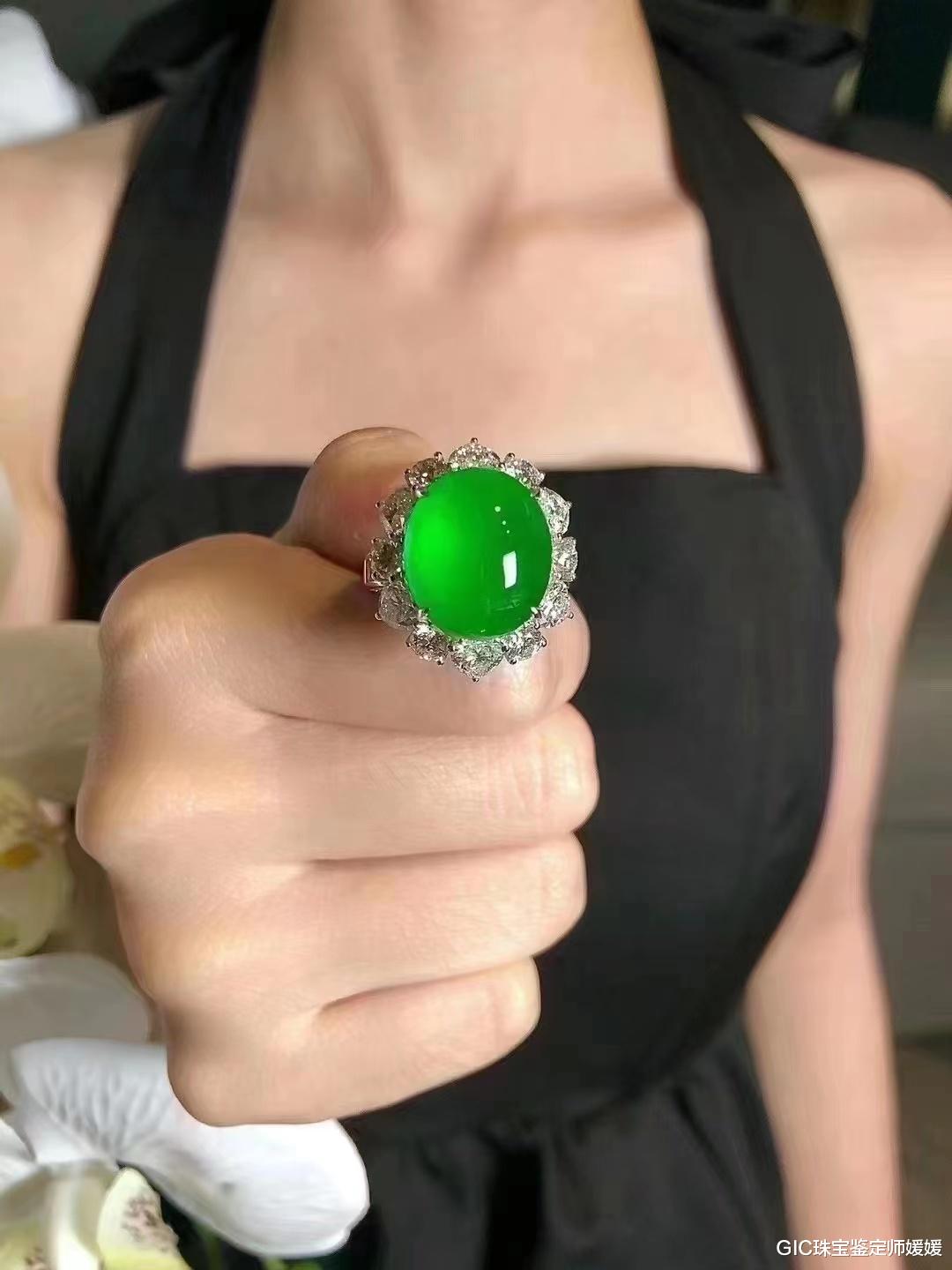 绿松石|这是翡翠的精华,也是价格的高地,小小的一颗却是让人惊讶的数字