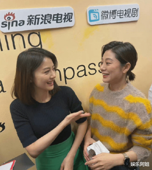 高圆圆|高圆圆扫楼生图出炉！超近怼脸无瑕疵，被围得水泄不通人气好旺