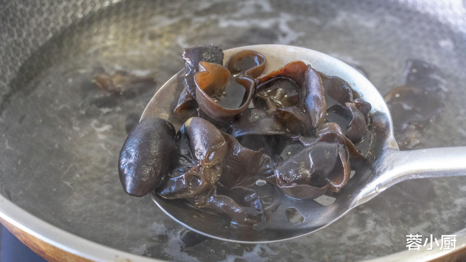 立夏养生,饮食宜“增酸减苦”,建议吃“3黄3红2白”,养心安神