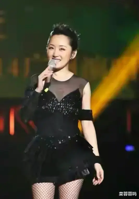 杨钰莹|50岁的杨钰莹，她真不是在装嫩！