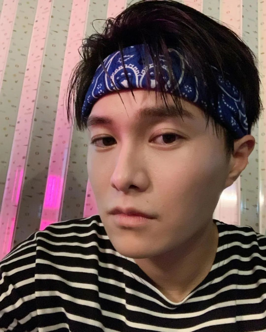 胡鸿钧|整容成瘾被嘲削骨还父，男女通吃恋上绯闻女王，如今全靠谁红和谁玩？