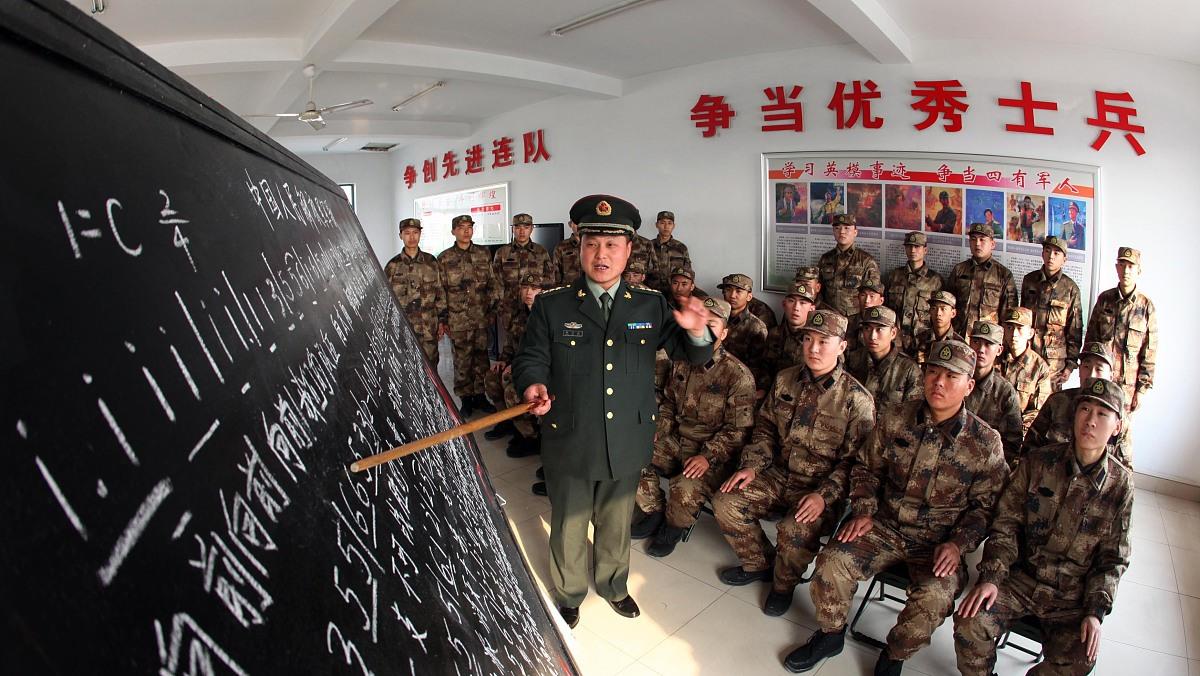 |儿子大专生，在校当兵担心跟不上趟，毕业去年龄大，很是纠结？