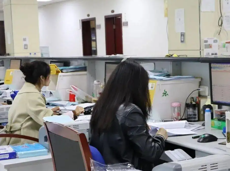 贾琏|公司快下班时开会,新来的毕业生“到点就走”,00后比90后更任性