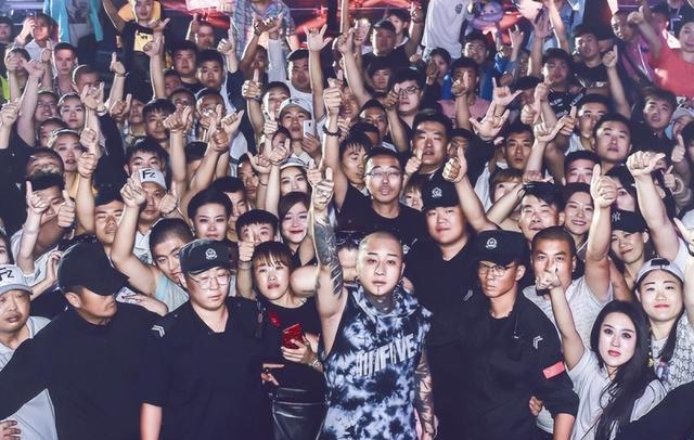 网红老方丈举办“吐槽大会”，徒弟透露：变卖家产，筹集1000多万