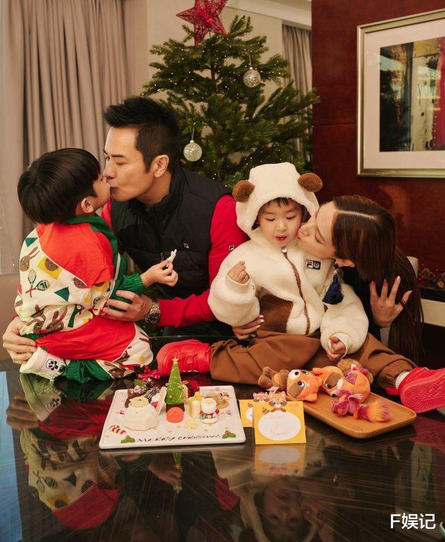 陈凯琳|郑嘉颖陈凯琳晒全家一家人互相亲吻 全家期待明年第三胎孩子出生