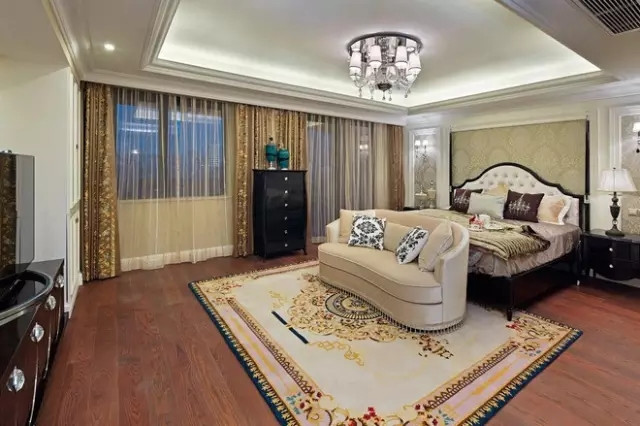 160平欧式三居室,夜幕下一盏鹿角壁灯让人觉得温馨