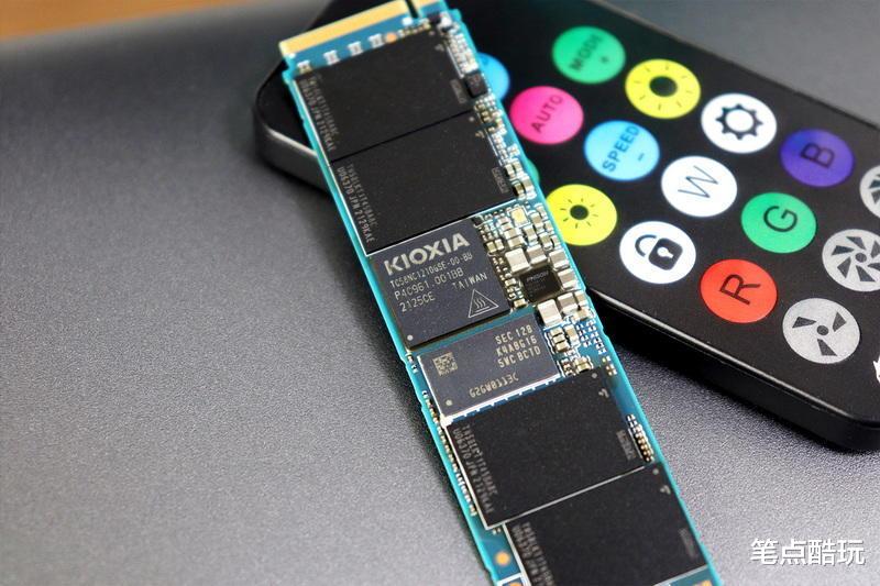 ssd|PCIe4.0时代，7300MB/s才叫快！铠侠SE10 NVMe固态硬盘极速体验