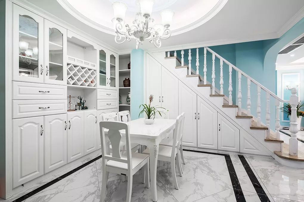 如果你家是复式房,楼梯下一定这样设计,比住别墅还爽,太好看啦