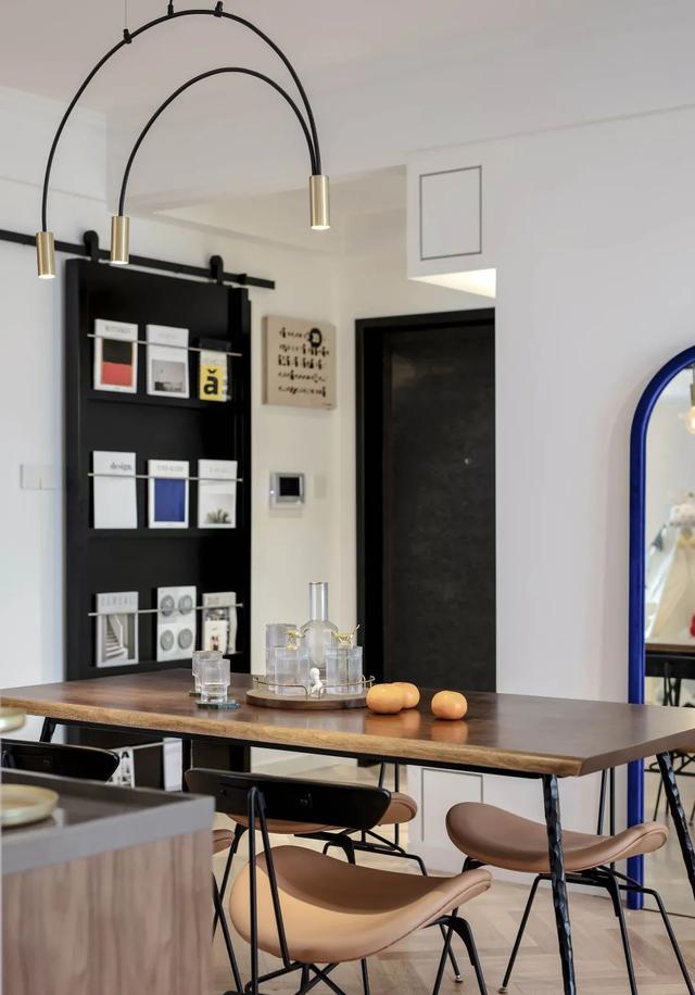 她家装修不奢华，却处处流露着高级感，光一个客厅就把我迷住了！