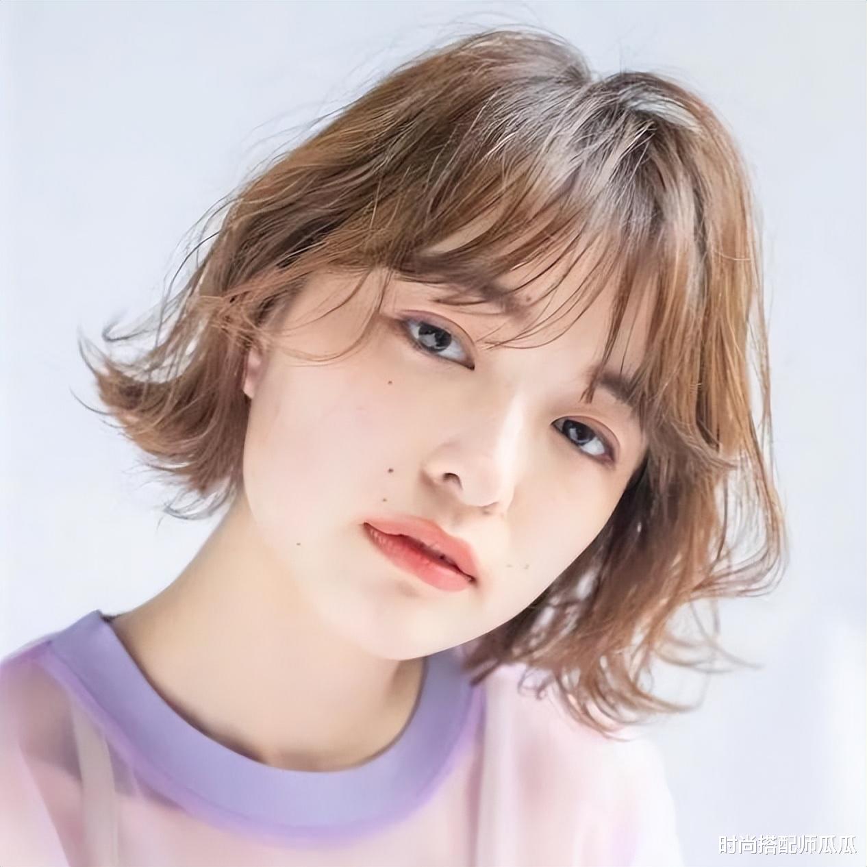 发型 上了年纪的女人，发型决定状态！建议远离这3种“显老发型”