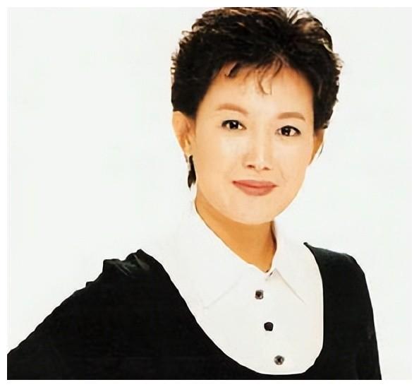 知名主播梁艳：从业27年保持初心，才华不输董卿，50岁仍未婚