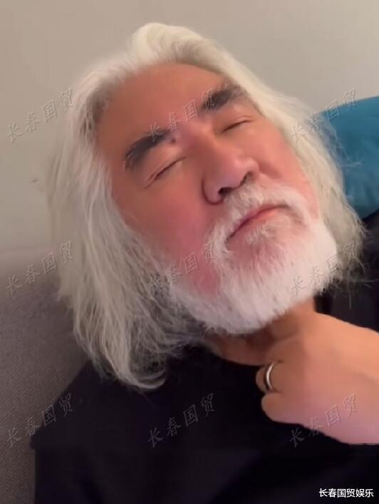 张纪中|71岁张纪中感染新冠第九天，症状越来越重，表情痛苦吞咽困难