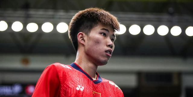 国羽|国羽亚锦赛开门红！翁泓阳2：0速战速决，马来教练点评他很像林丹