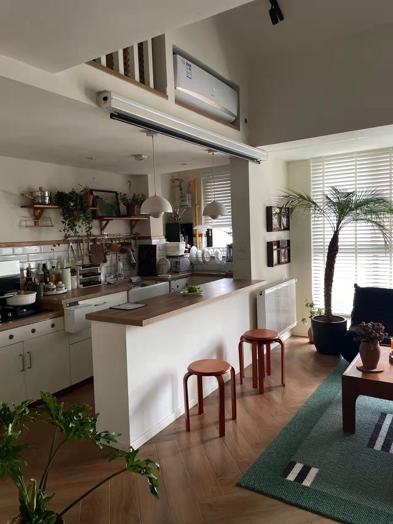 房子没有阁楼,那就自己造一个,她家的阁楼小窝好有安全感