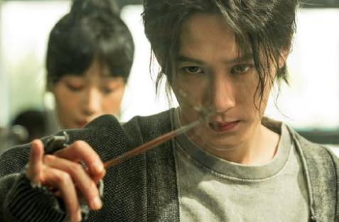 金世佳|劝王传君“走出来”的金世佳,为什么自己却停在了原地?