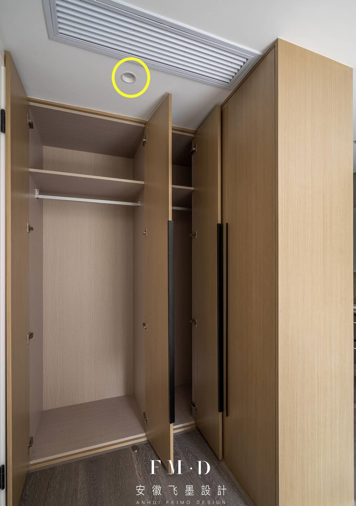 只是在门边加组L型柜子，结果储物+隔断+干湿三分离一次到位