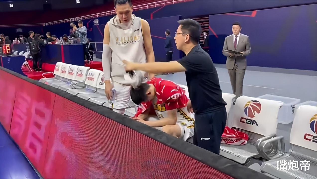 白近斌|辽宁要拿最水冠军！对手4大超巨7个核心受伤+1人驱逐，杨鸣郭艾伦或躺冠