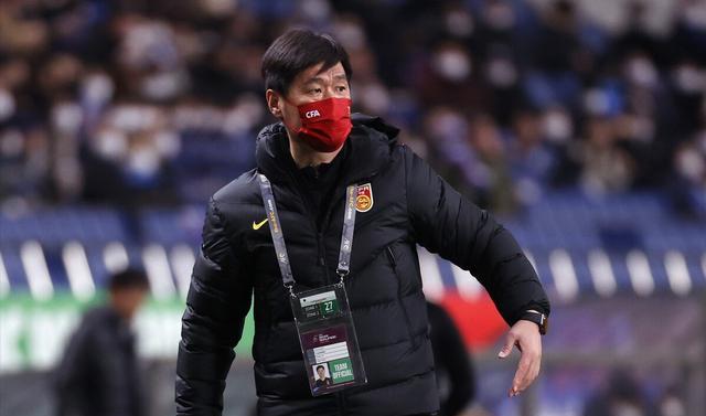 李霄鹏|实力被碾压，中国球员被打服了！李霄鹏重复了李铁高洪波们的问题