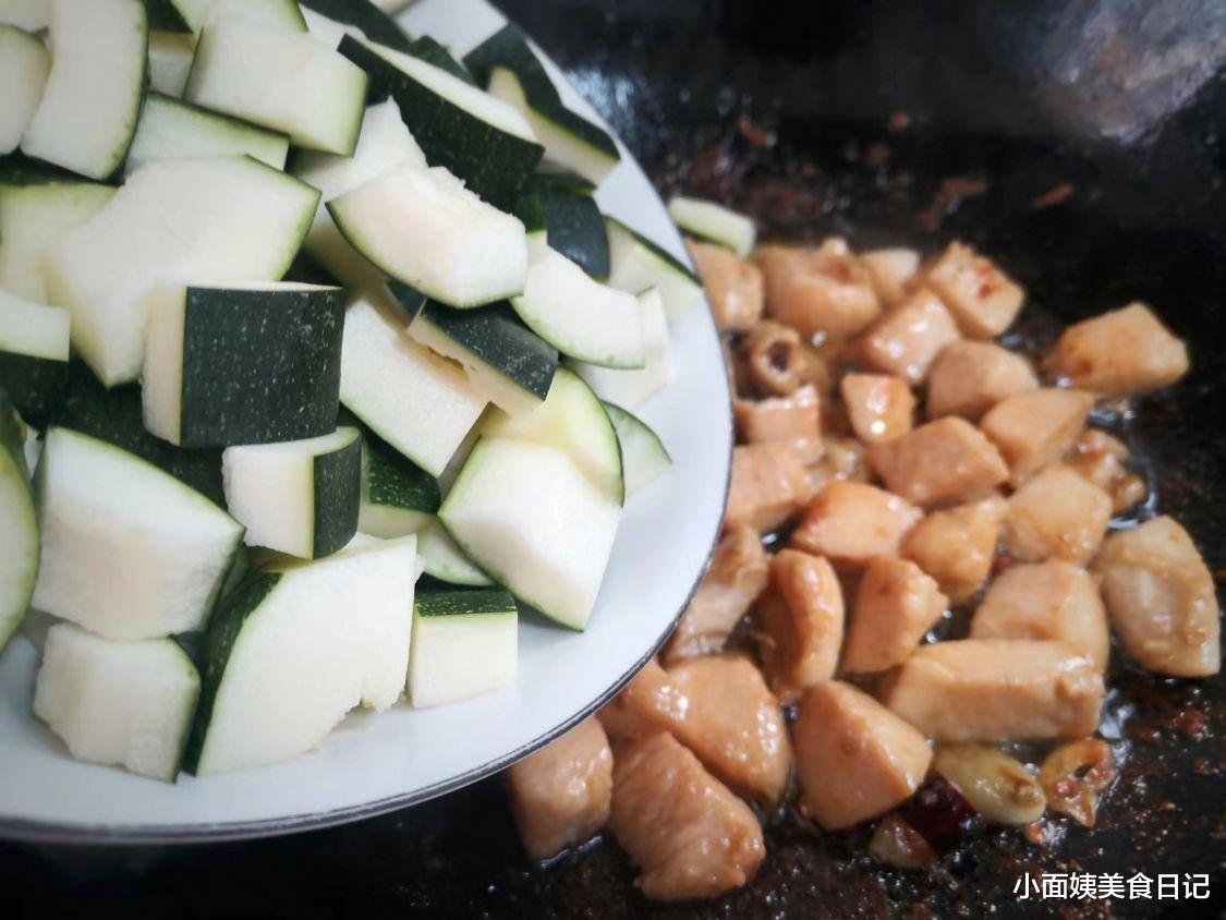 深秋,黄瓜苦瓜靠边站,建议吃这瓜,润肺养胃,热量低,营养佳!