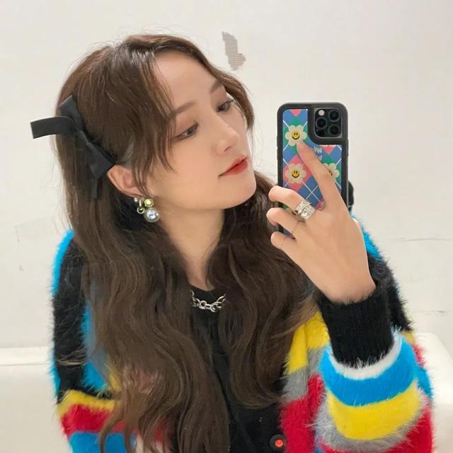 郑欣宜 春日彩色匹配，百变少女闪亮登场