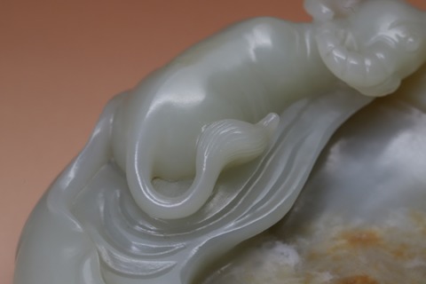 和田玉籽料|舊藏和田玉籽料“卧牛砚台” .