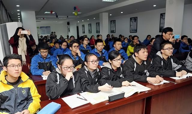 生肖|降薪后的“集体摆烂”,下班后不回消息不接电话,领导左右为难