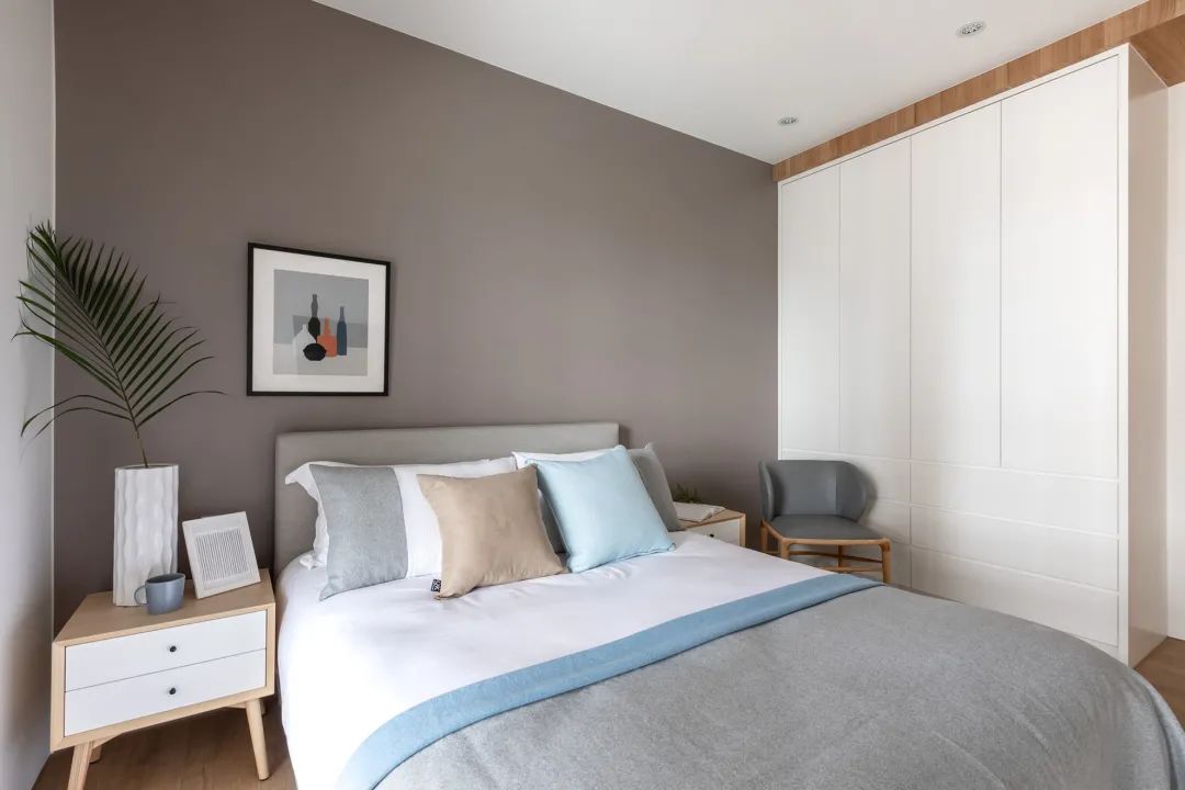 带大家看一套118平米的三房,装修得简洁素雅,干净明亮!