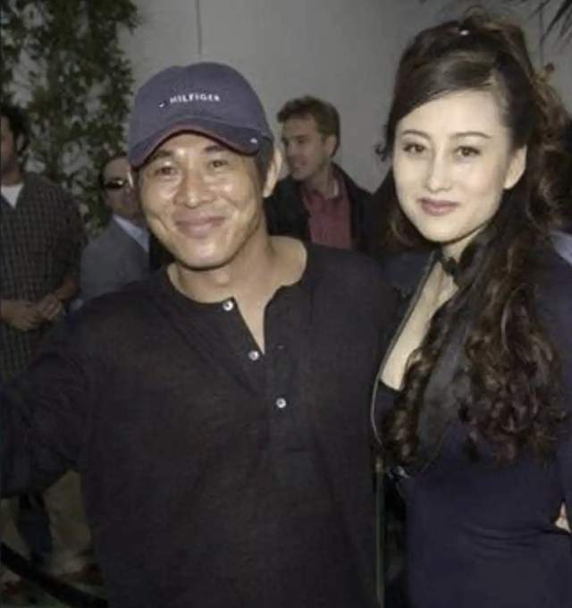 酒吧|日本23岁女星转行去酒吧工作！曾是百万女团顶流，发文承认后遭骂