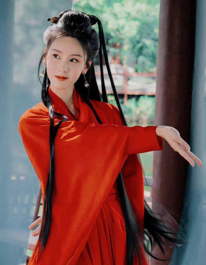 陈都灵|陈都灵真是天选古装美人，扮演东邪黄药师妻子，气质温婉惊艳众人