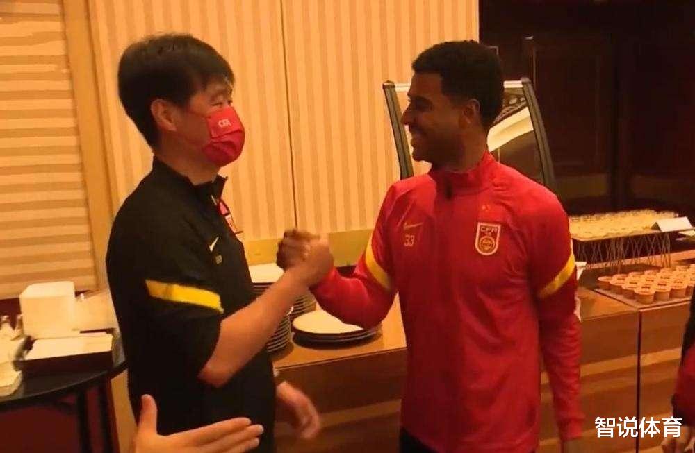 国足|从2-1到6-1！国足7杀越南，李霄鹏表态：归化使我有底气，绝不添堵