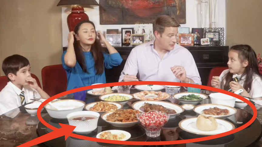 李逸男|吴奇隆前妻马雅舒晒育儿日常，一家四口吃13个菜，餐厅吊灯好奢华