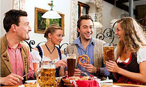 聚餐|公司聚餐同事喝得烂醉,领导说离他远点,几年后发现领导看人太准