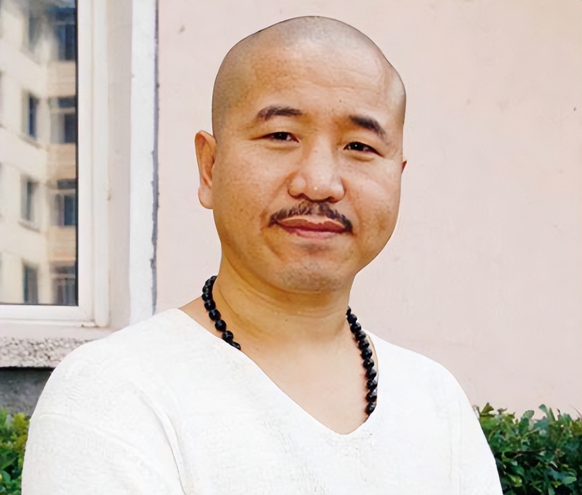 王小利|王小利：与相伴7年的发妻离婚后，转身娶小11岁李琳，他怎样了