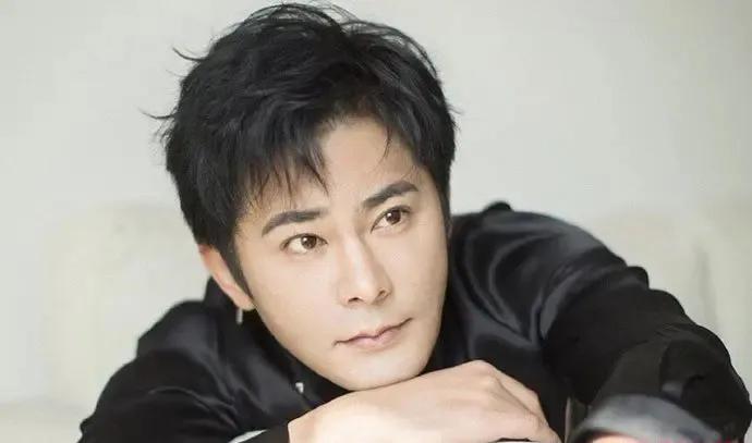 慕容复|4版慕容复颜值对比,谁演出了“美强惨”,谁却演成了东方不败