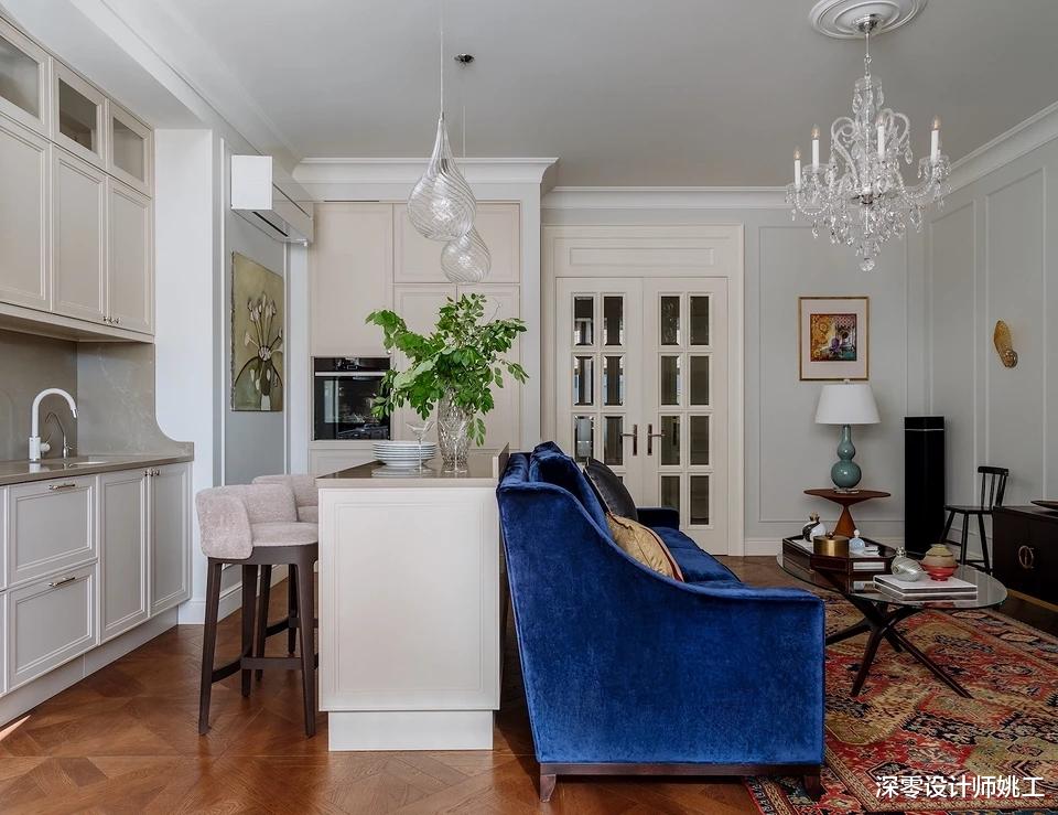 128㎡时尚多彩三居室,客餐厨一体化,卫生间二分离,氛围温暖