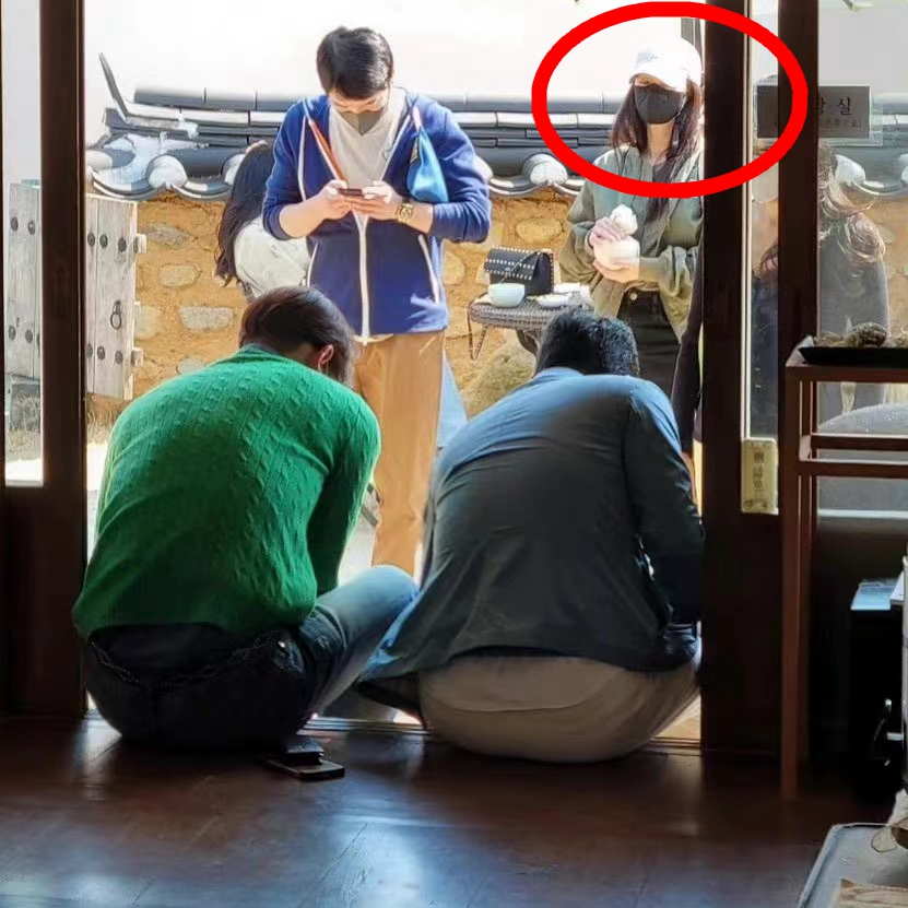 郑智薰|Rain金泰希撇下俩女儿享受夫妻单独旅游，Rain为老婆拍照尽显甜蜜