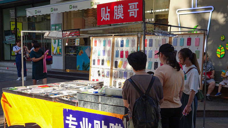 手机贴膜|已经2022年了，手机贴膜还赚钱吗？