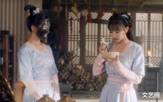 孔雪儿|孔雪儿古装新剧穿帮镜头曝光，桌下藏着的奶茶瞩目，被吐槽不专业