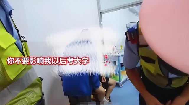 家长酒驾后抗拒执法,其女的话让人破防,真可谓懂事娃摊上糊涂妈