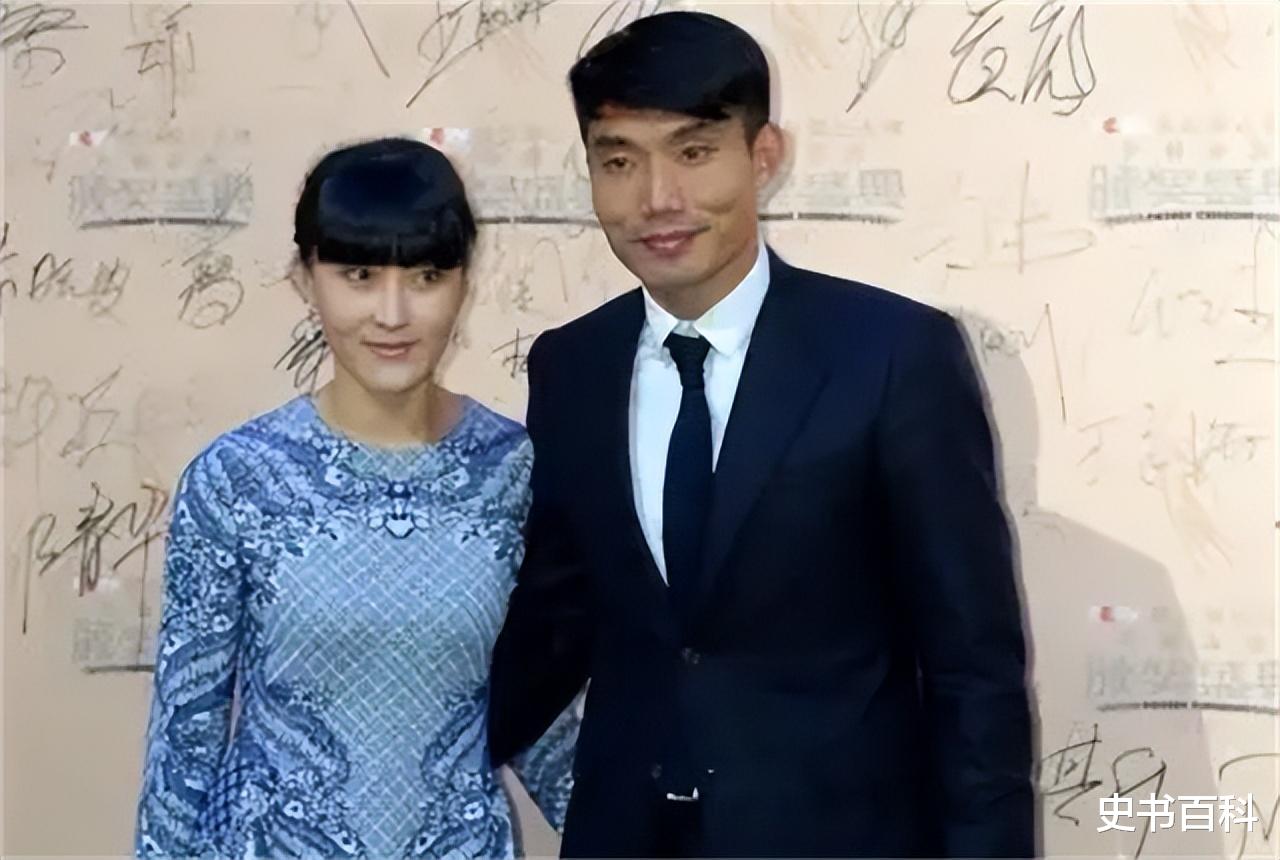 郑智|郑智小7岁娇妻:大学就有8辆宝马车,丈夫年薪千万却不值一提