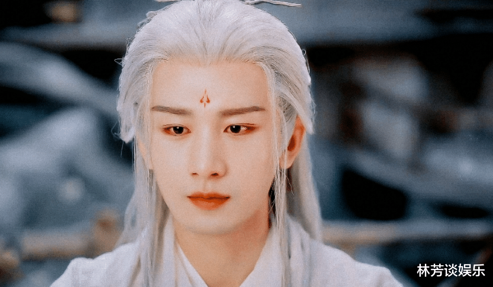 成毅 忍过了成毅的“口哨嘴”，无法忽视杨紫的假睫毛，这就是现代感？