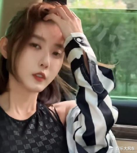 |2141W粉聂小雨露香肩兜风，腰间赘肉明显惹争议，网友：土拨鼠