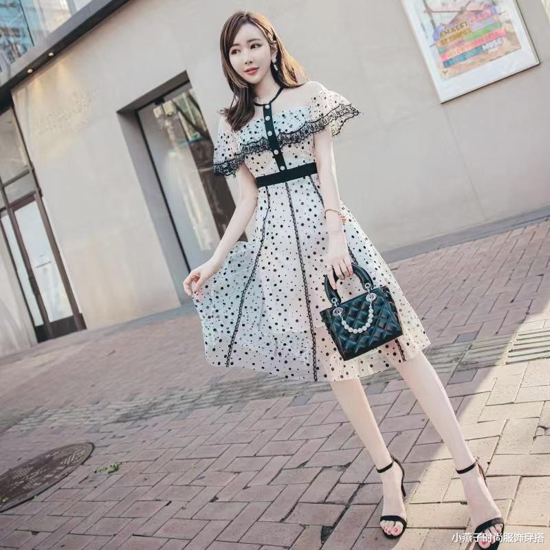 时尚气质网纱波点连衣裙，露肩设计的宴会晚礼服裙子