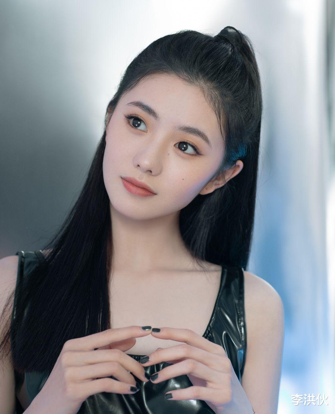 刘浩存|刘浩存上残联晚会惹众怒,其母曾致人残疾,网友吐槽:太讽刺了